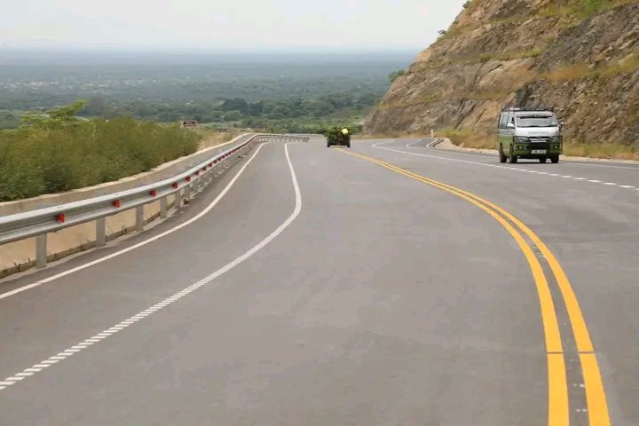 Itss_BabyAmber8's tweet image. OIL CITY HOIMA ROADS.

All roads are smooth heading to Bunyoro oil region, in preparations for #AFCON2027 Pamoja project and first oil production,  infrastructure development network is at modest stage.

#VisitUganda #WhyUgDecidedM7 
 #M7SwearsIn2026 #UgMoving4wd #ExploreUganda