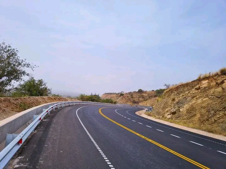 Itss_BabyAmber8's tweet image. OIL CITY HOIMA ROADS.

All roads are smooth heading to Bunyoro oil region, in preparations for #AFCON2027 Pamoja project and first oil production,  infrastructure development network is at modest stage.

#VisitUganda #WhyUgDecidedM7 
 #M7SwearsIn2026 #UgMoving4wd #ExploreUganda