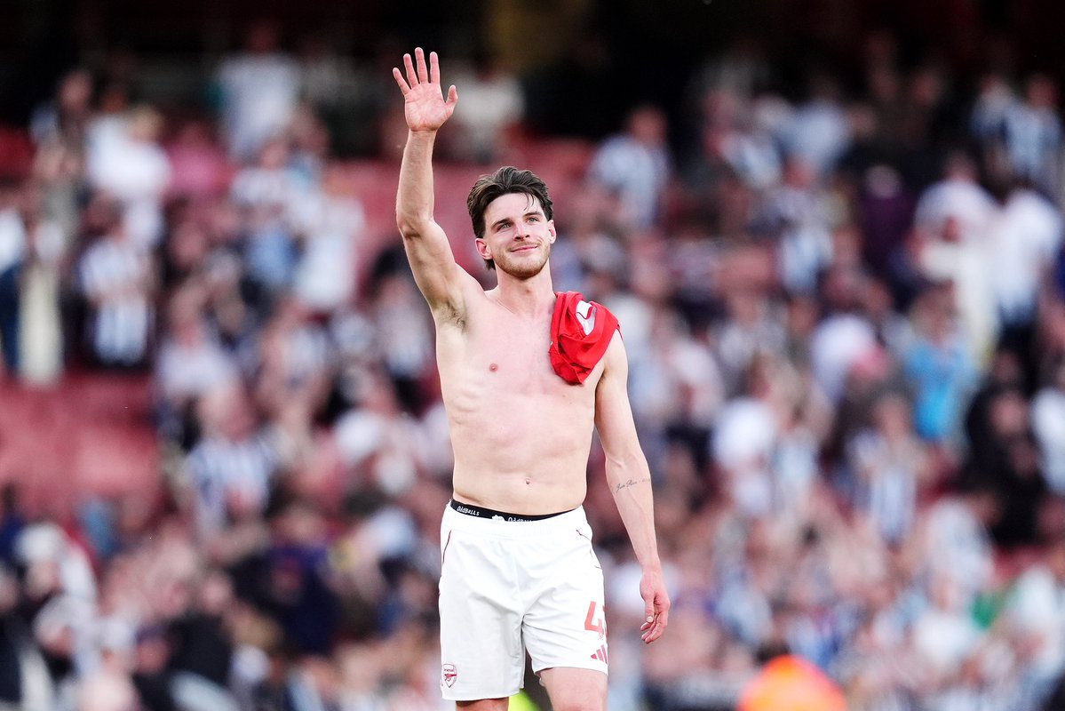 Fit Famous Males tweet media