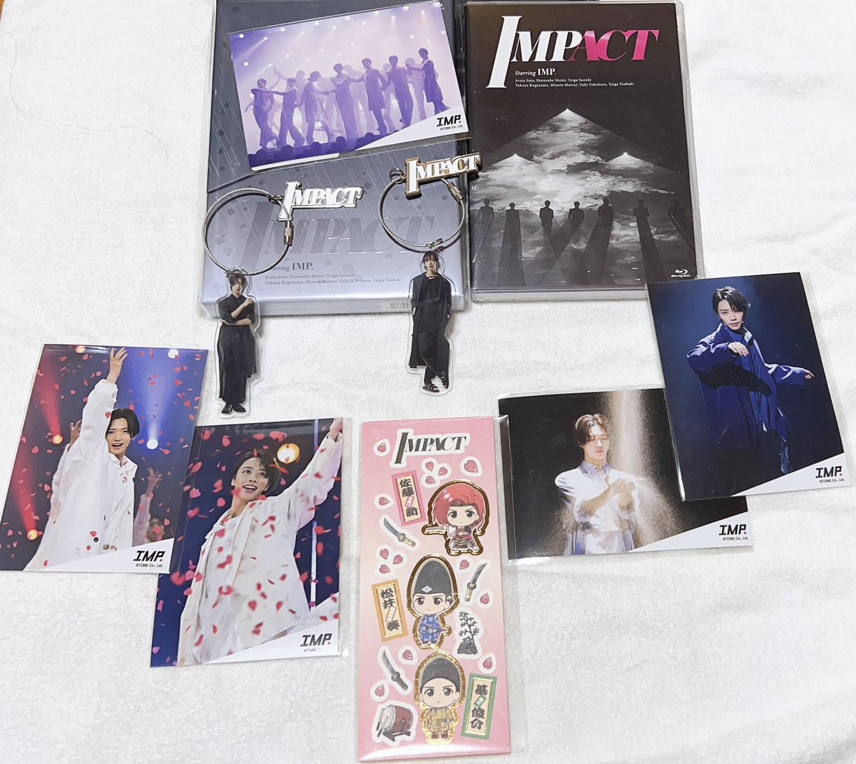 Hfthjiddrg's tweet photo. 舞台[IMPACT]のBluRay届いた〜‼️
めっちゃ待ってたから超嬉しい😆
ダンボール開けた瞬間
ステッカーが可愛すぎて💕

明日仕事休みだからゆっくり見る‼️

BluRayとフォトとステッカーとあらみなのアクリルチャームと写真撮れて超満足♡

#IMP. #PINKY. 
#IMP_IMPACT https://t.co/gdrBhNt599