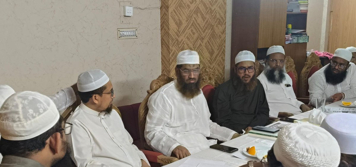 MamunulHaqueX's tweet image. An important meeting of the leaders and activists of Bangladesh Khelafat Majlis and its affiliated organizations of the Mohammadpur, Adabor, and Sher-e-Bangla Nagar Thana branches was held. Maulana Mamunul Haque attended the meeting as the chief guest.

#MamunulHaque #BKM #Post