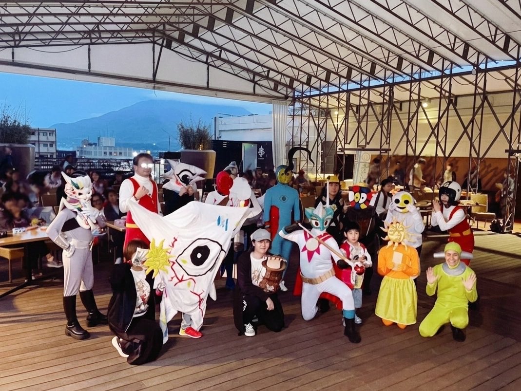 コスプレコンテスト後の記念撮影の写真です！！！
(撮影:父)

参加してた方まで届けー！！！

コンテスト中のお写真も全員のパフォーマンス写真は撮影していたようなので、ご本人様いらっしゃったらリプかDMくださったらお送りします！

#タローマンガーデンズシネマ野外上映会