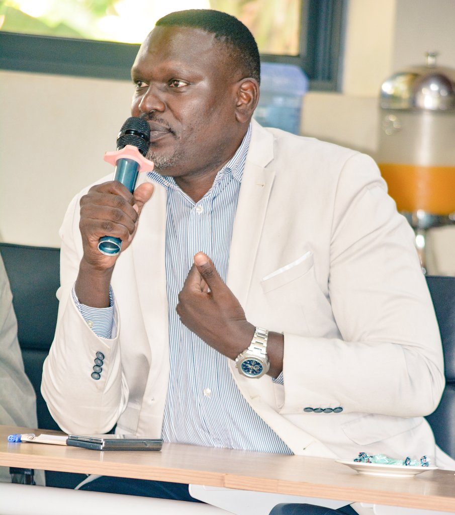 FrosteeLensUg's tweet photo. Previously on the Roll call, the CEO Little Hands Go Green (@LilHandsGoGreen ) the roaring voice in the Room...
Hello Superstar Gen @JosephMasembe1
#repoweruganda #repowerafrika #tukolerabantu https://t.co/uF1yWrgY8W
