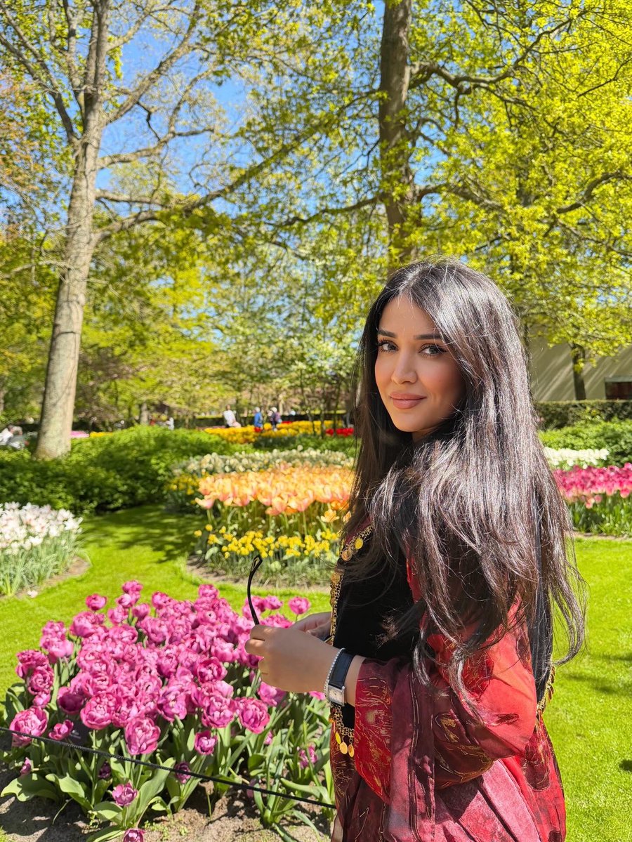 BasneJ's tweet image. Today I walked through Keukenhof, surrounded by the world’s most beautiful flowers,
yet the most meaningful thing I wore was my Kurdish dress.
It’s more than fabric… it’s history, strength, and pride woven together.
I will always honor where I come from.
#Kurdish #proud