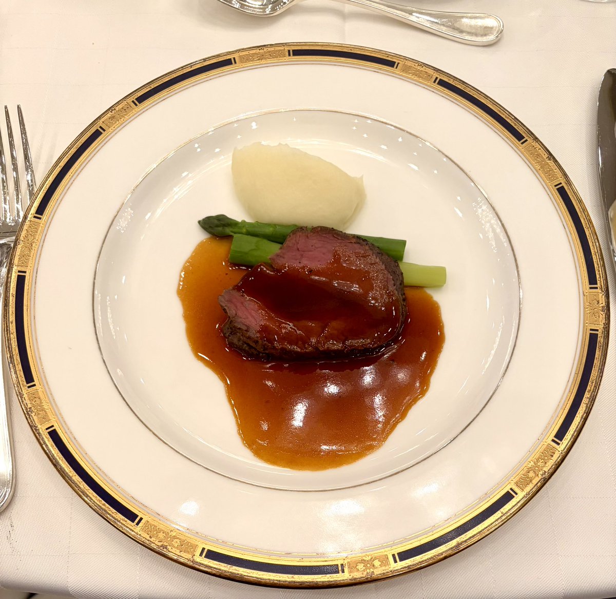 usacoccomarma's tweet photo. ディナーショーの食事🍷
美味しくて大満足😋
#今井翼
#DatewithYou https://t.co/of5zv0v8ym