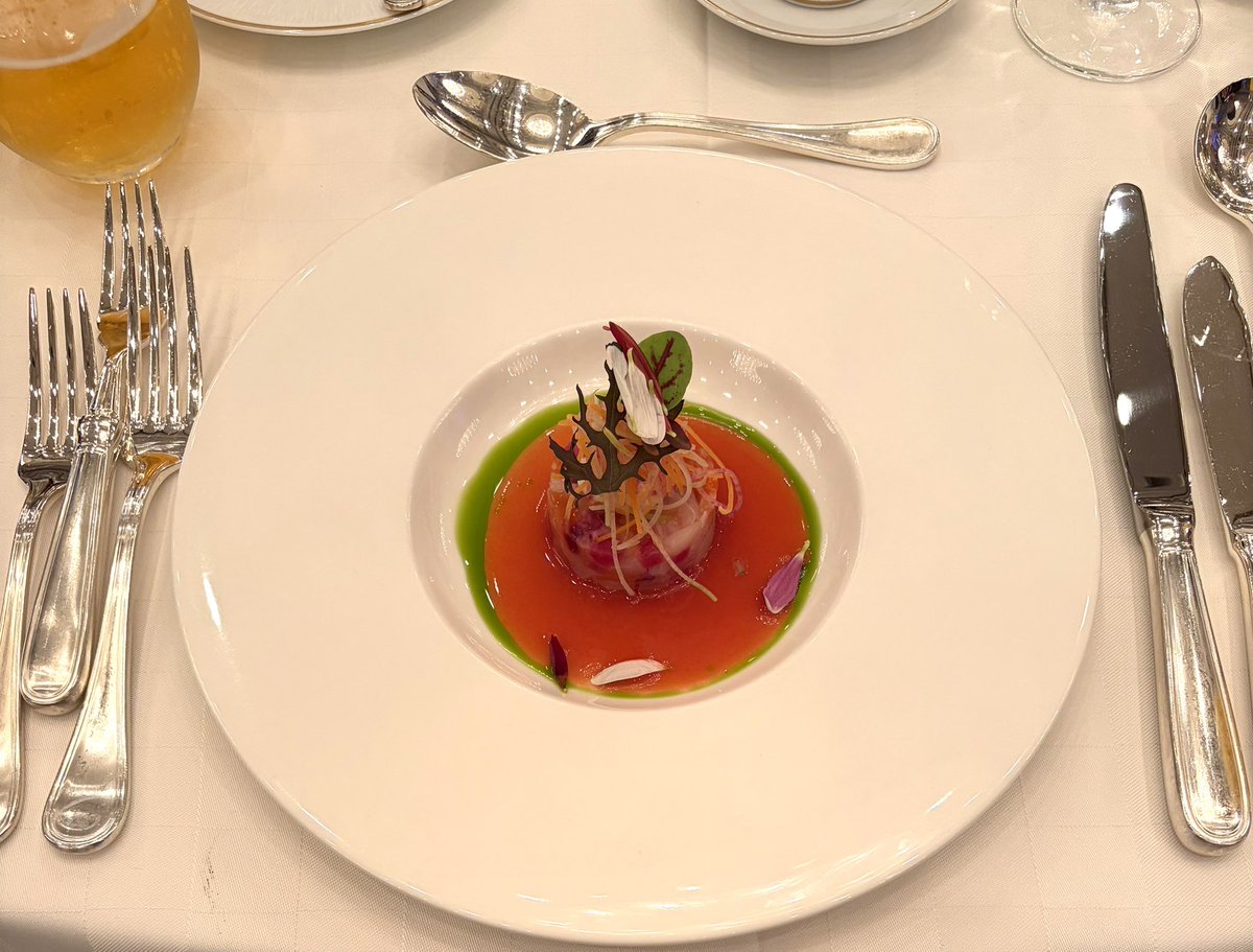 usacoccomarma's tweet photo. ディナーショーの食事🍷
美味しくて大満足😋
#今井翼
#DatewithYou https://t.co/of5zv0v8ym