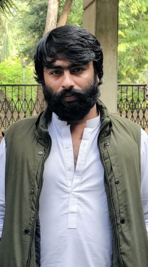 Mahdem_baluc's tweet photo. From pen to gun: The conscious choice of baloch youth

ویرانگیءِ دَنزاں مہ روپ اِت منی گِسءِ
کسّےءِ کندگانی توار اِنت، اِدا نہ اِنت
 
شہید شاہ کرم جان https://t.co/0gDhh1zhJv
