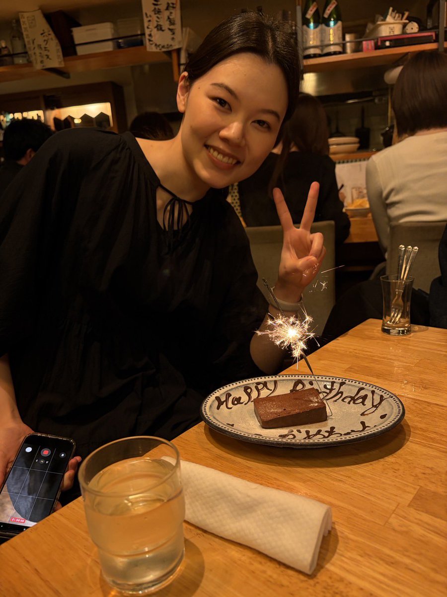ぼちぼち楽しくやってます✌️
写真は2〜3年ぶりに再会したお友達から🎂🎆