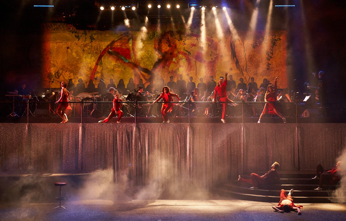 dagolldagom's tweet photo. Ballar ens fa lliures. 

Feliç Dia Internacional de la Dansa💃🏻

#dagolldagom #teatremusical #dansa https://t.co/UVFAFagipE