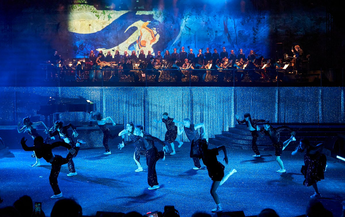 dagolldagom's tweet photo. Ballar ens fa lliures. 

Feliç Dia Internacional de la Dansa💃🏻

#dagolldagom #teatremusical #dansa https://t.co/UVFAFagipE
