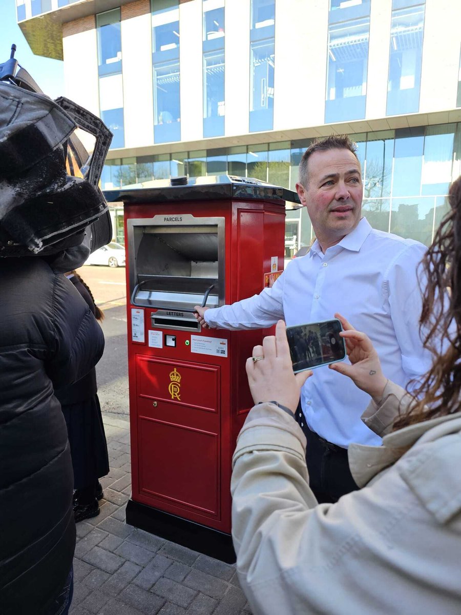 lbsg1976's tweet image. Another new postbox has entered the books! It was unveiled today by local dignitaries and school children outside Ulster University Birley Building

The box incorporates parcel and letter posting facilities, with an integrated solar panel on top

#postbox #belfast #breakingnews