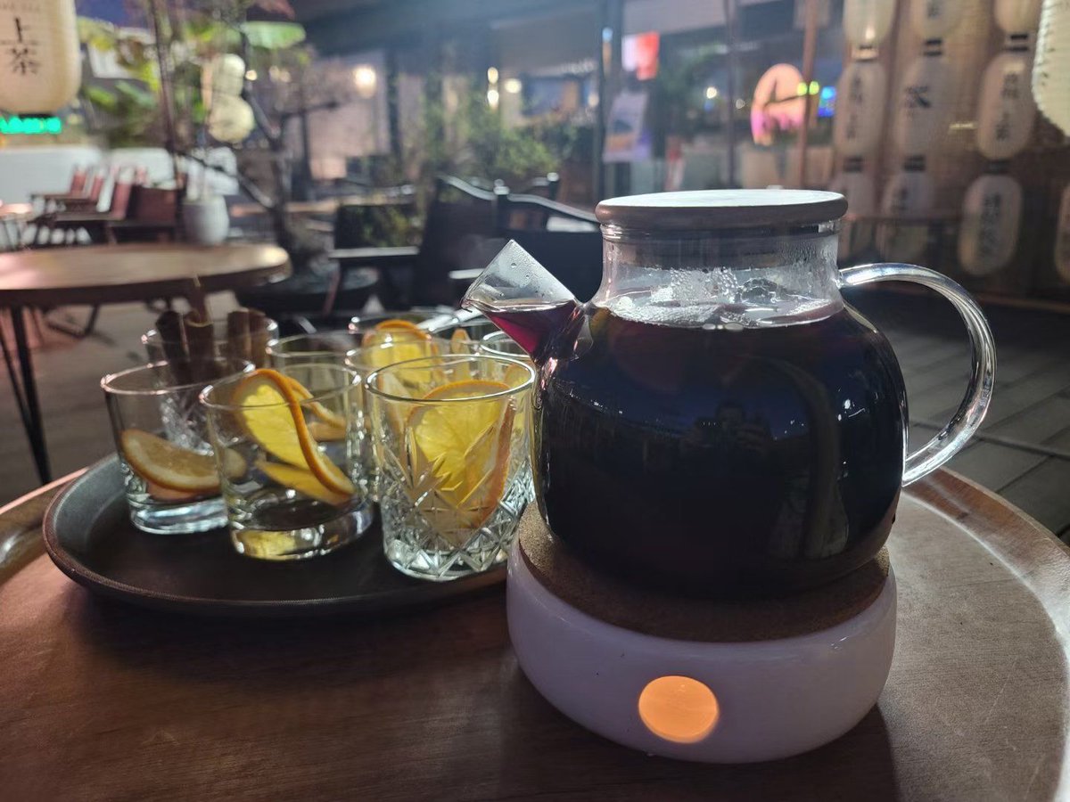 nicolodallomo's tweet image. Another late night at the desk—coffee in hand, deadlines ahead, but team wins make it worth it.  #OvertimeVibes #TeamEffort