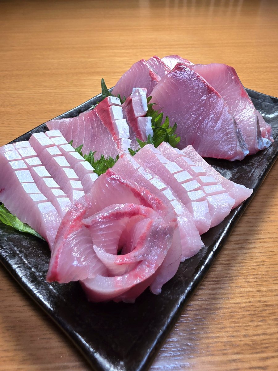 saygo0617's tweet photo. 春のブリなのに、この脂。
完全に予想裏切ってきた。 https://t.co/OI7PpIOBea