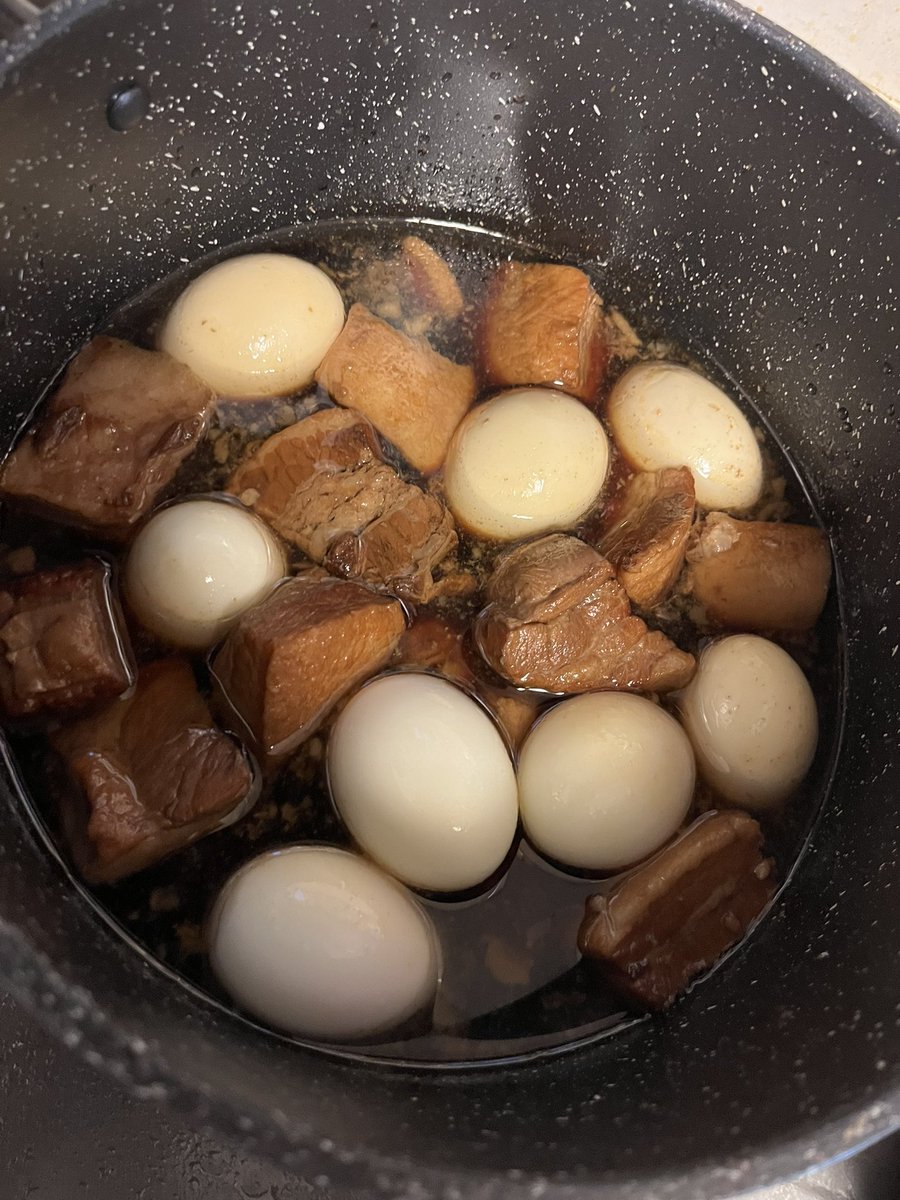 _GOMI_z's tweet photo. 焼いてから煮込む時短の角煮を試した。
いつものように3時間ぐらい煮込んだほうが美味しいかも。
なぜか8人前も出来上がって食べきれないので角煮部を発足する必要があります。
集合。 https://t.co/rAPgsMx0pC