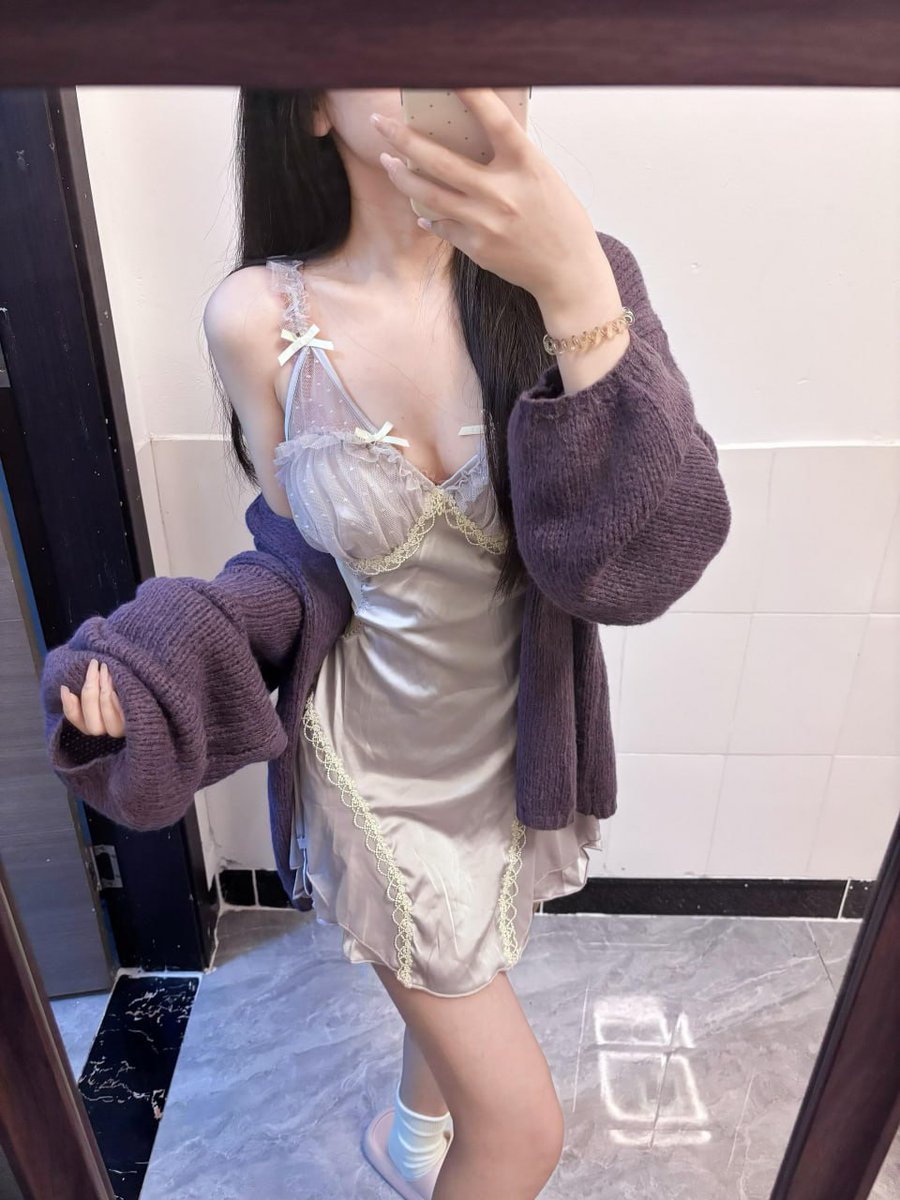 RaychulGee80's tweet photo. 最近突然意识到一件事。
很多真正有空间的东西，往往都不在台面上。
上个月误打误撞进了一个海外项目，
当时只是试探性参与。

一段时间下来，结果已经接近100万美金。
但比起数字，更让我在意的是：
这个方向，为什么几乎没人讨论。 https://t.co/836N7RZqFp
