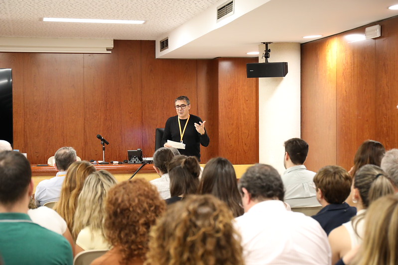 BSABadalona's tweet photo. El futur de l’Atenció Familiar i Comunitària ja és aquí. 🎓✨

Ahir els nostres residents es van graduar presentant projectes de recerca i experiències assistencials amb enfocament comunitari i de millora clínica.

Descobreix els moments més destacats 👇
https://t.co/oXAhajSF2z https://t.co/EeKwEvBRvr