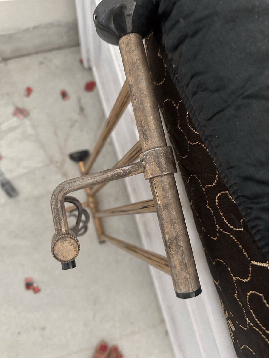 Aniza_Y's tweet photo. @Flipkart For my order OD337067526626777100 for Luxor towel rack , I had raised a return request since the colour had faded immediately the next day and shared pics but the request was rejected. This is fraud https://t.co/uRI8SJlxdk