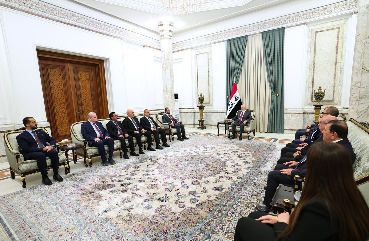 IraqiPresidency's tweet photo. رئيس الجمهورية @nizarAmede يستقبل وفد ديوان أوقاف الديانات المسيحية والإيزيدية والصابئة المندائية برئاسة رئيس الديوان الدكتور رامي جوزيف أغاخان

ترسيخ مبادئ التعايش السلمي وتعزيز روح المواطنة الجامعة.

حماية التنوع الديني والثقافي باعتبارها إحدى ركائز استقرار العراق. https://t.co/gxCFc4Mcme