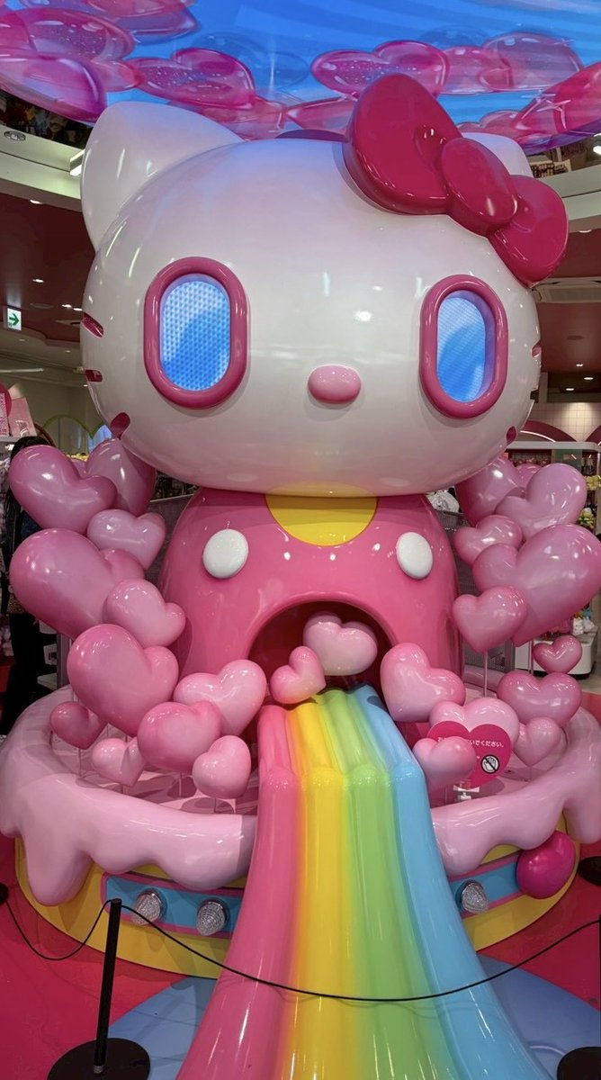 原宿のサンリオショップすげぇでかい
ここでしか購入できないミニフィギュア詰め合わせをしたくて足運びました！
ポムポムプリン詰め込みます！