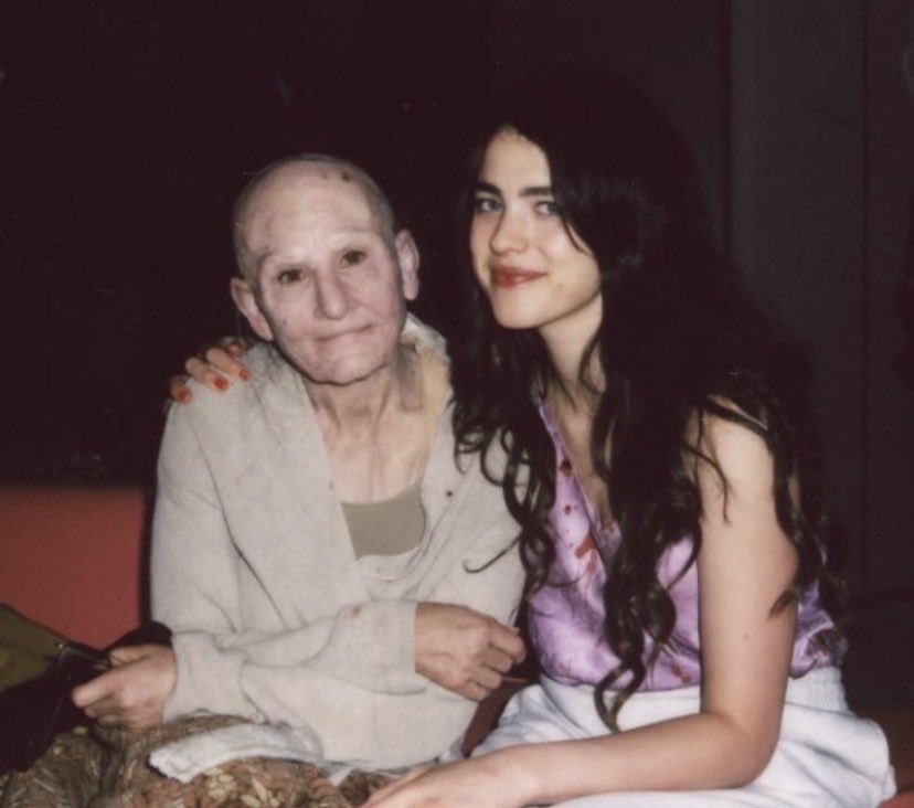 ظِلال tweet media