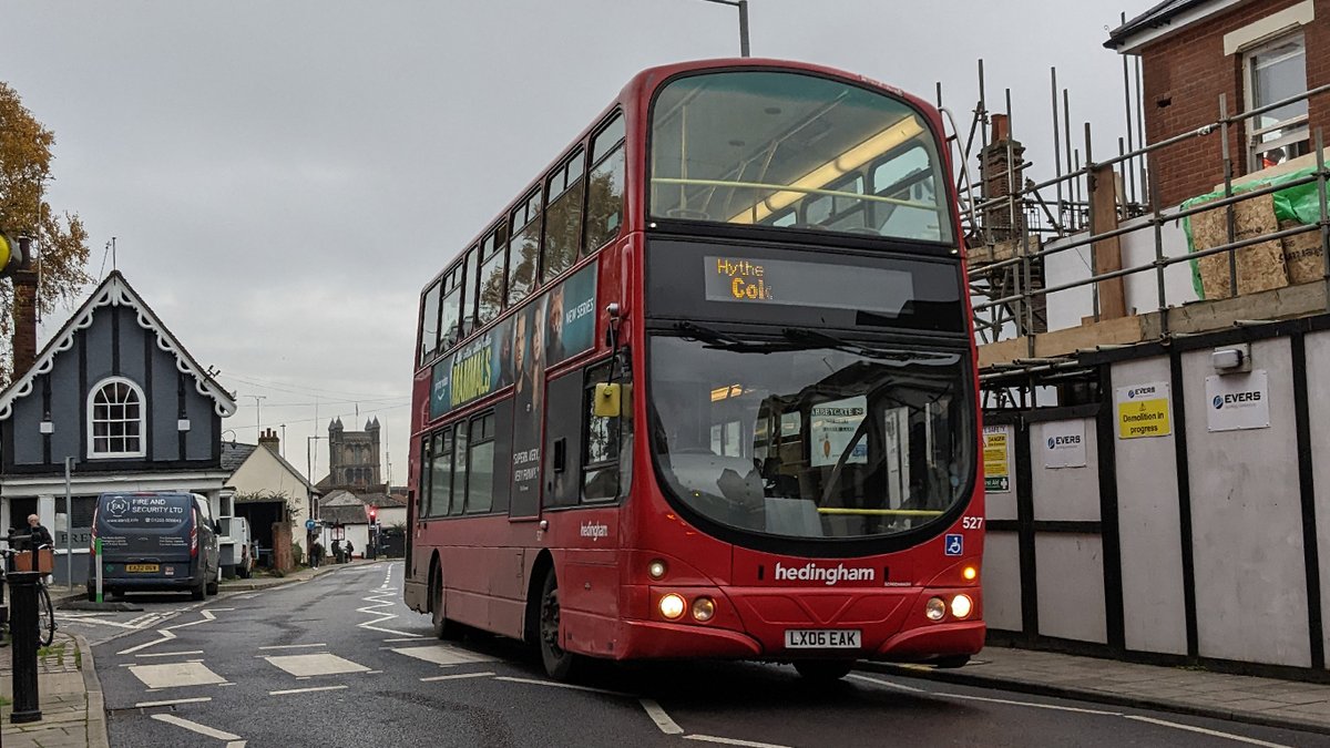 WillsBusSpot's tweet image. #Throwback 30/11/22
Hedingham Volvo B7TL's 521 LX05 EZD &amp;amp; 527 LX06 EAK are both pictured in Colchester. 521 is now withdrawn whilst 527 lives on for now.