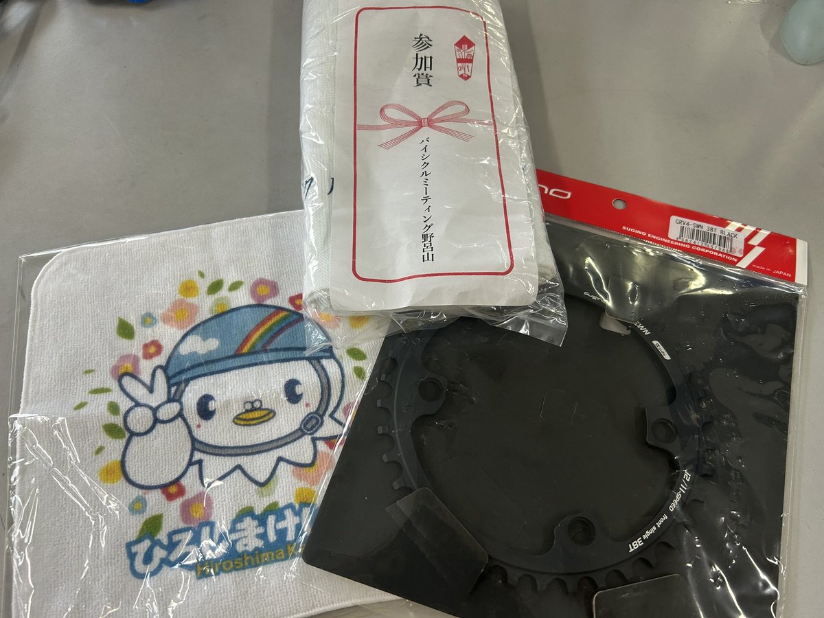 KUWAだ　春〜秋は蜂蜜売ってます🐝 tweet media