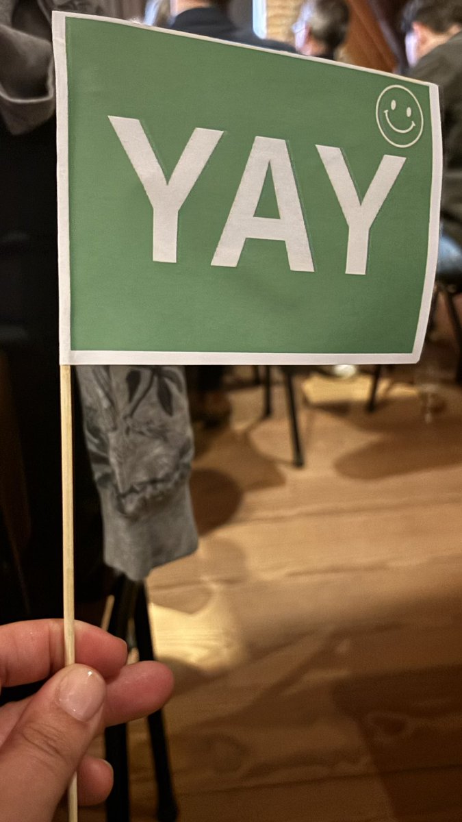 VanerumKatrien's tweet photo. Gisterenavond aanwezig op een heel leuke en interessante boekvoorstelling van βde generatie confrontatieβ van de hand van @Karenvanderaa
Schuren doet blinken!!
#boekvoorstelling #Pelckmans #communiceren #verbinden https://t.co/8eOU9bl8El