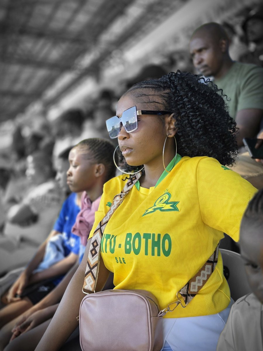 preciousmasham4's tweet photo. Game day 💛🤍💙💚👆🏾👆🏾 #kaboyellow #Sundowns #masandawana #BayernMünchen #betway @Masandawana https://t.co/7Lb6t9dIUz