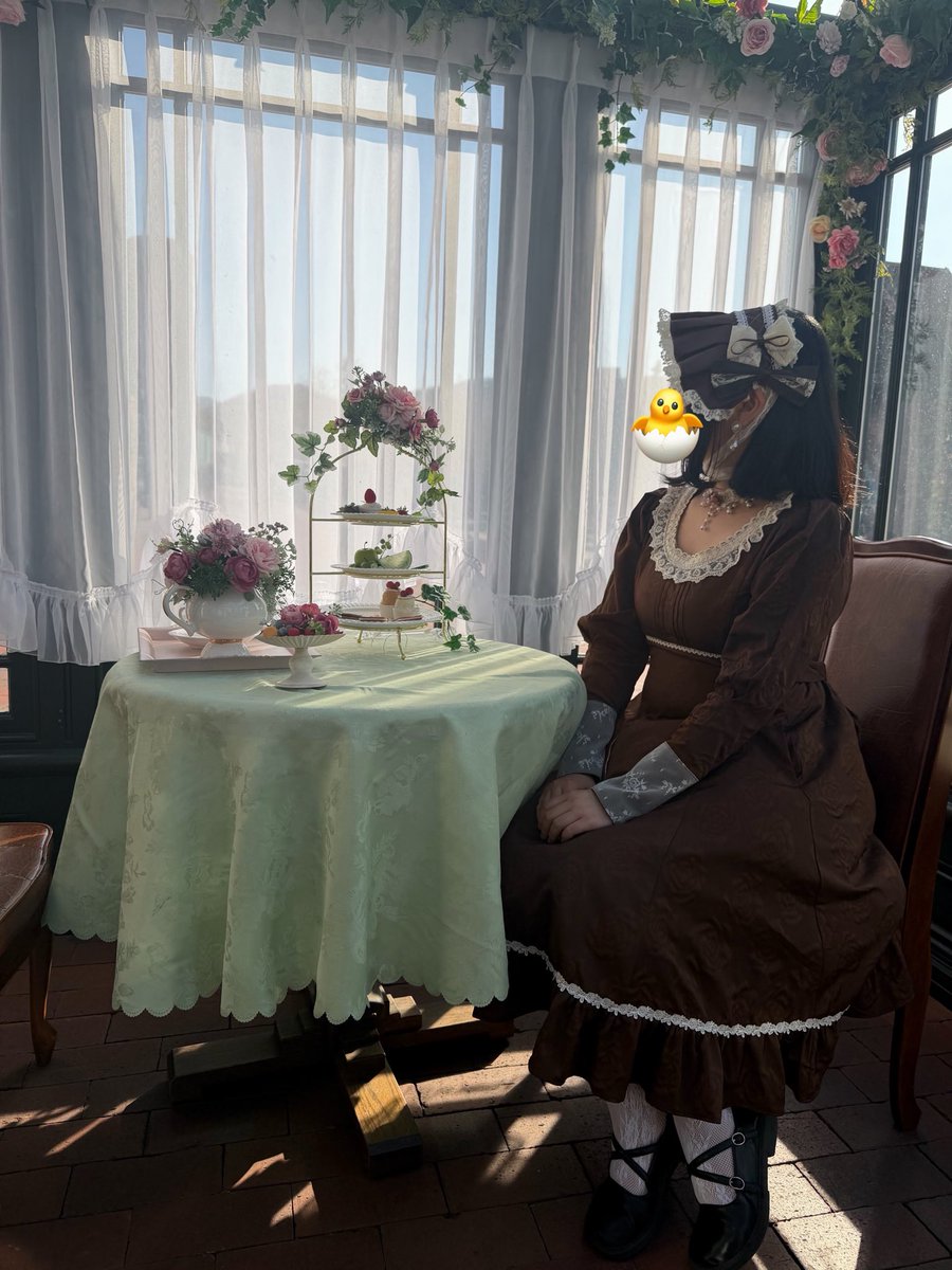 自己満投稿をオタク垢でお目汚しすまん！！

小樽の美術館や白い恋人パークにマノンローズのワンピースで行ってきた！

美術館の受付の方や、すれ違ったマダムに可愛いって言ってもらえてすごいドキドキにやにやしてしまった…

マノンローズに合わせるために作ったハーフボンネットがお気に入り