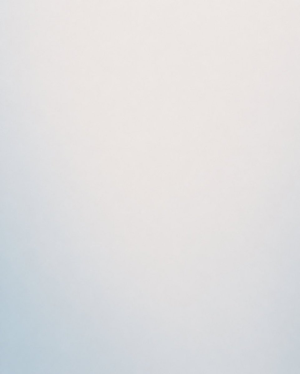 空と月。 tweet media