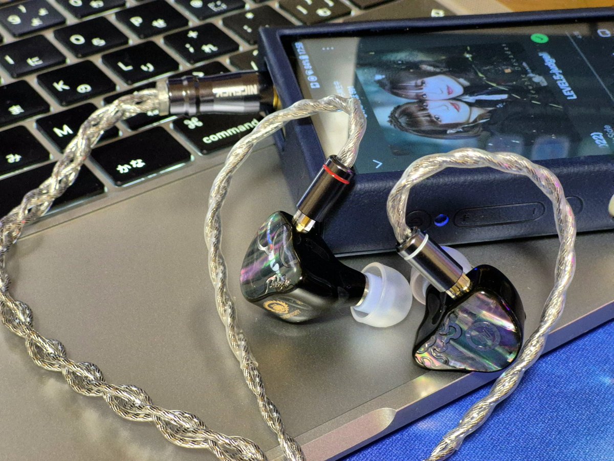 curren_lumilia8's tweet image. 夕方の一息オデタイムは、JUZEAR 鳴神+NICEHCK SilverWings+MUSEHiFi M5Ultraで😌
SilverWingsは見た目キラキラ、音もキラキラって感じで良いですね✨

#PR #NICEHCK #JUZEAR