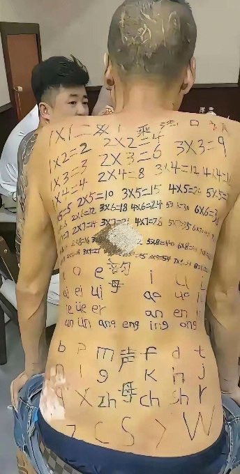 Fitzgerald47975's tweet photo. 哈哈哈 纹身的见过不少 问这个的第一次见😂😂 https://t.co/NTxlowfayG