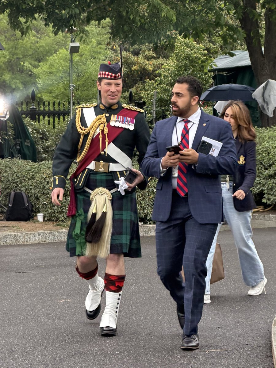 🎩Laird of the Manor 2.0🎩 tweet media