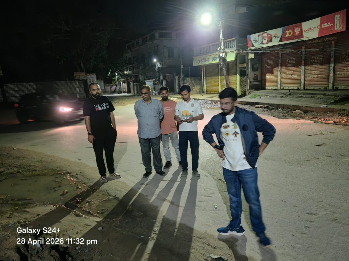 agtsmartcity's tweet image. Night shift on site, vision on point. 🚧
CEO, ASCL reviews night progress on Thakurpally Road  &amp;amp; HGB Road – Smart Roads Project under Agartala Smart City Limited. Round-the-clock commitment for a smarter tomorrow. 🚧
#AgartalaSmartCityLtd #SmartRoads #ADB
