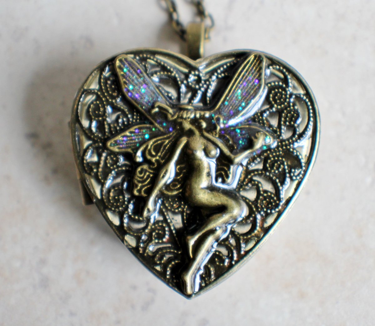 charsfavorite's tweet image. Unlock the enchanting melody of memories with our Bronze Fairy Music Box Locket for only $100. Capture the magic today! #MusicBox #GiftsForHer

Shop Now charsfavoritethings.com/products/copy-…