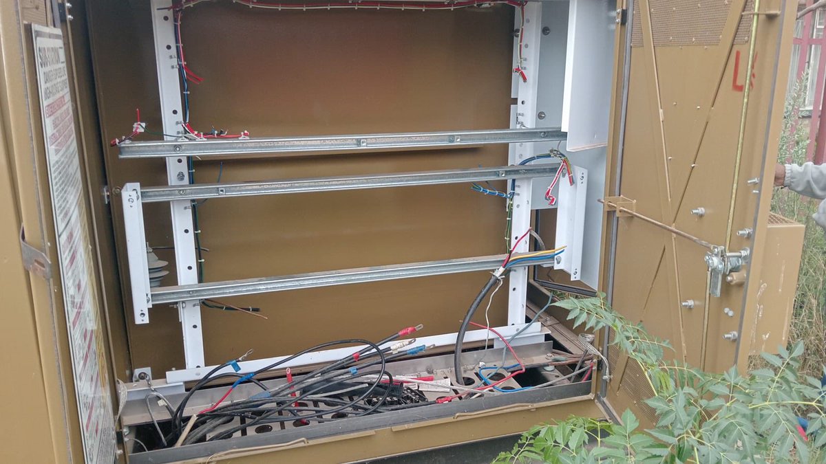 Eskom_SA's tweet photo. #EskomNorthWest #UnplannedPowerOutage #Ventersdorp
Eskom is aware of a power outage affecting customers in Ventersdrop and surrounding areas due to copper theft.
Technicians are currently on site attending to the fault, the estimated time of restoration is not yet available.
Customers are advised to treat all electrical wires and appliances as live.
Eskom apologises for any inconvenience caused.
Eskom condemns such acts of theft and urges the public to report illegal activities on its network to the Eskom Crime Line on 0800 11 27 22 or via WhatsApp on 081 333 3323.