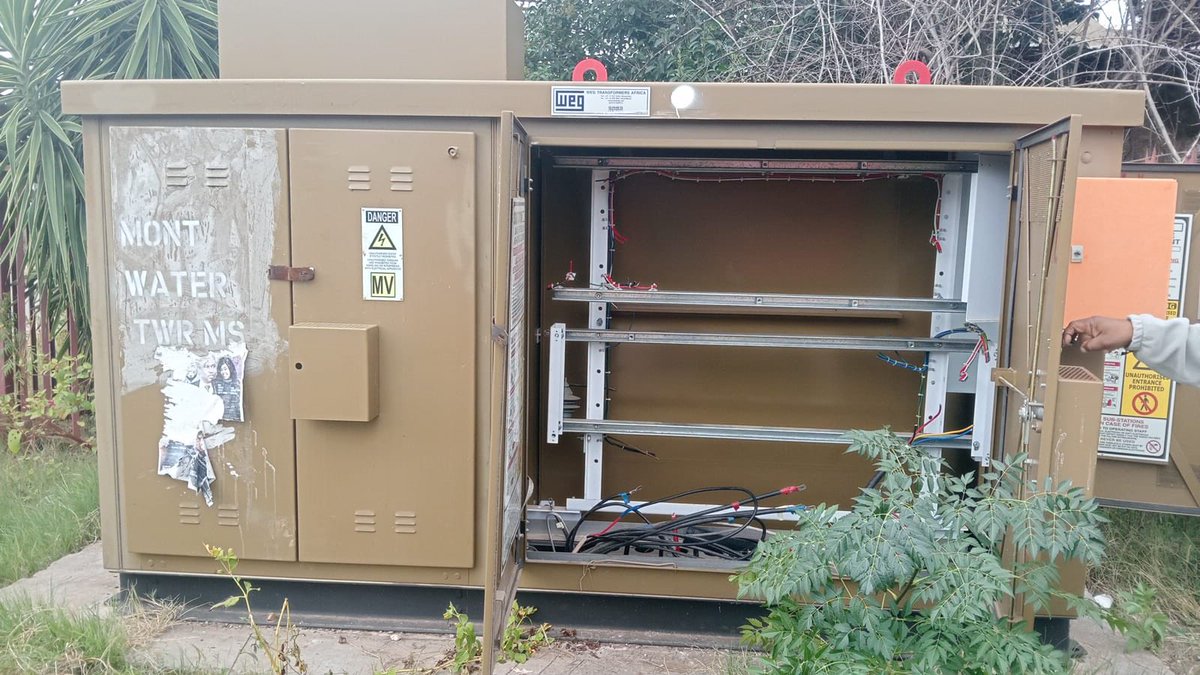 Eskom_SA's tweet photo. #EskomNorthWest #UnplannedPowerOutage #Ventersdorp
Eskom is aware of a power outage affecting customers in Ventersdrop and surrounding areas due to copper theft.
Technicians are currently on site attending to the fault, the estimated time of restoration is not yet available.
Customers are advised to treat all electrical wires and appliances as live.
Eskom apologises for any inconvenience caused.
Eskom condemns such acts of theft and urges the public to report illegal activities on its network to the Eskom Crime Line on 0800 11 27 22 or via WhatsApp on 081 333 3323.