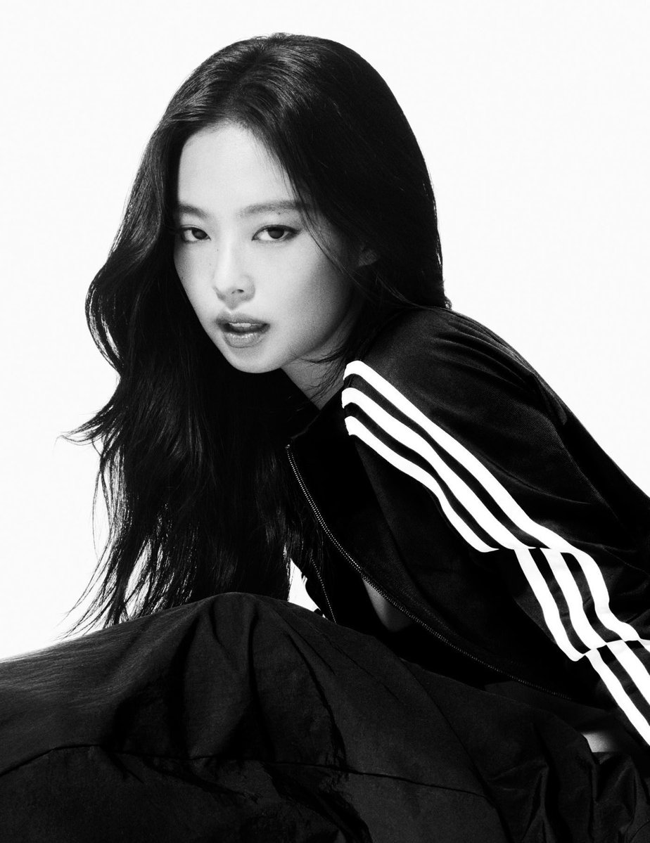 JENNIE Charts tweet media