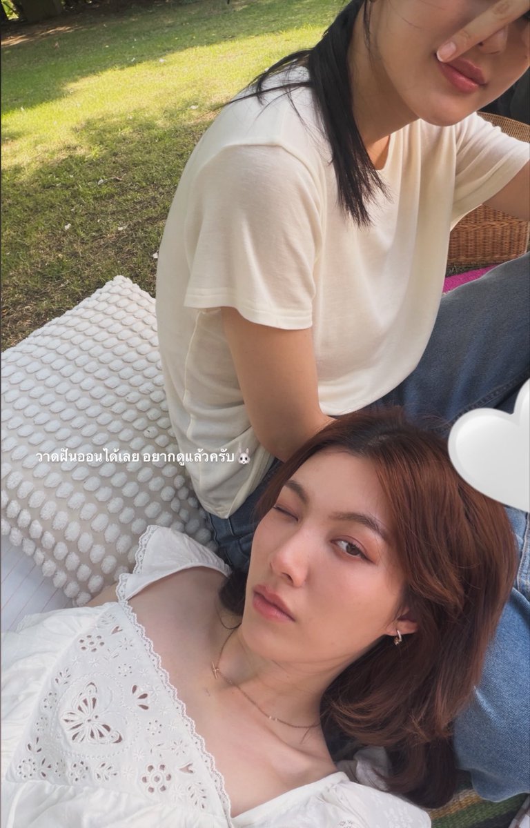 ORM POSTING HER LAYING ON LING’S LAP 😭😭😭