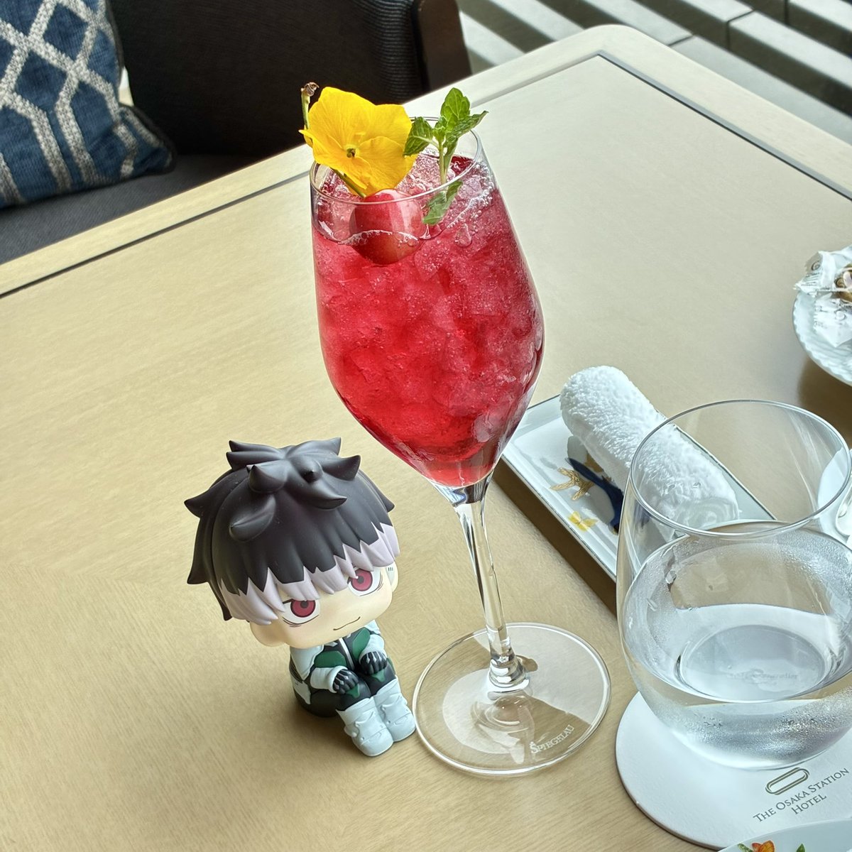 atimupam's tweet photo. 大阪ステーションホテルさんの🍒アフヌン、とてもリッチで素敵でした😌
🍰も☕️も美味しくて満足🫶🏻

でも🍰をひとつ置き忘れたらしく後から持って来てくれて、でも食べ始めちゃってたので集合写真撮れずちょい残念😂
次はよろしくお願いします😂

今度からは届いたらお品書きと見比べるか笑 https://t.co/UC1vYUZ3ly