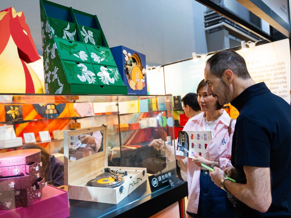 hktdc's tweet image. Discover innovative, eco-friendly and premium #printing and #packaging solutions at the #HongKong International Printing &amp;amp; Packaging Fair and DeLuxe PrintPack Hong Kong, taking place at AsiaWorld-Expo until 30 Apr. Details: bit.ly/3UvFb0i, bit.ly/4uYqJzG