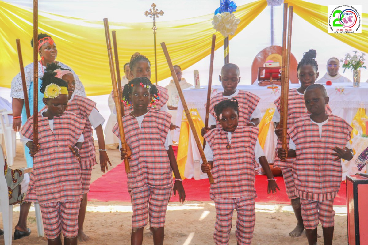 ssph_ocpsp's tweet photo. Célébration du Jubilé des Porcelaines du Service des Sœurs pour la Promotion Humaine des Oblates Catéchistes Petites Servantes des Pauvres (SSPH/OCPSP) : deux décennies d’engagement au service de la solidarité et du développement humain intégral. https://t.co/u6VRdTWZs6