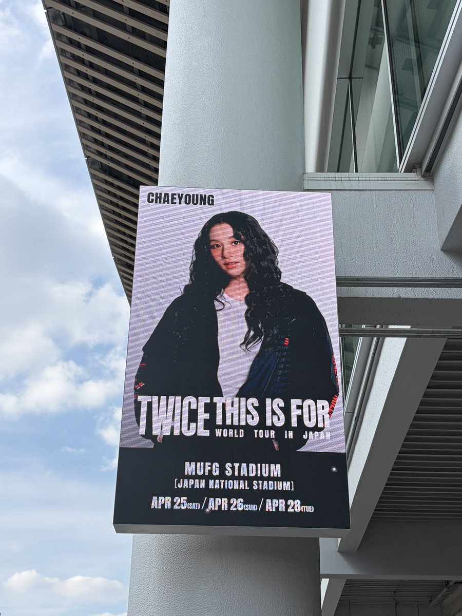 ariDisney3's tweet photo. 友達に誘ってもらって国立🍓
生TWICEちゃんたち可愛すぎて美容とダイエットモチベ爆上がり🫶🏻
トロッコも目の前でももりんにファンサもらって感動🥹🥹
チェヨンとっても可愛いかった、、、
素敵なステージをありがとうすぎるロスえぐい！ https://t.co/hB40UGUmQ9