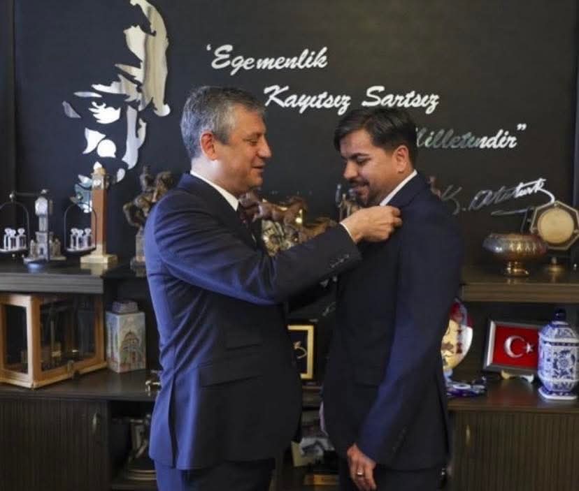 Hid0can's tweet photo. CHP'ye, bir Faşist daha 'İlave' edildi..! https://t.co/ZaLASaQ2Hv