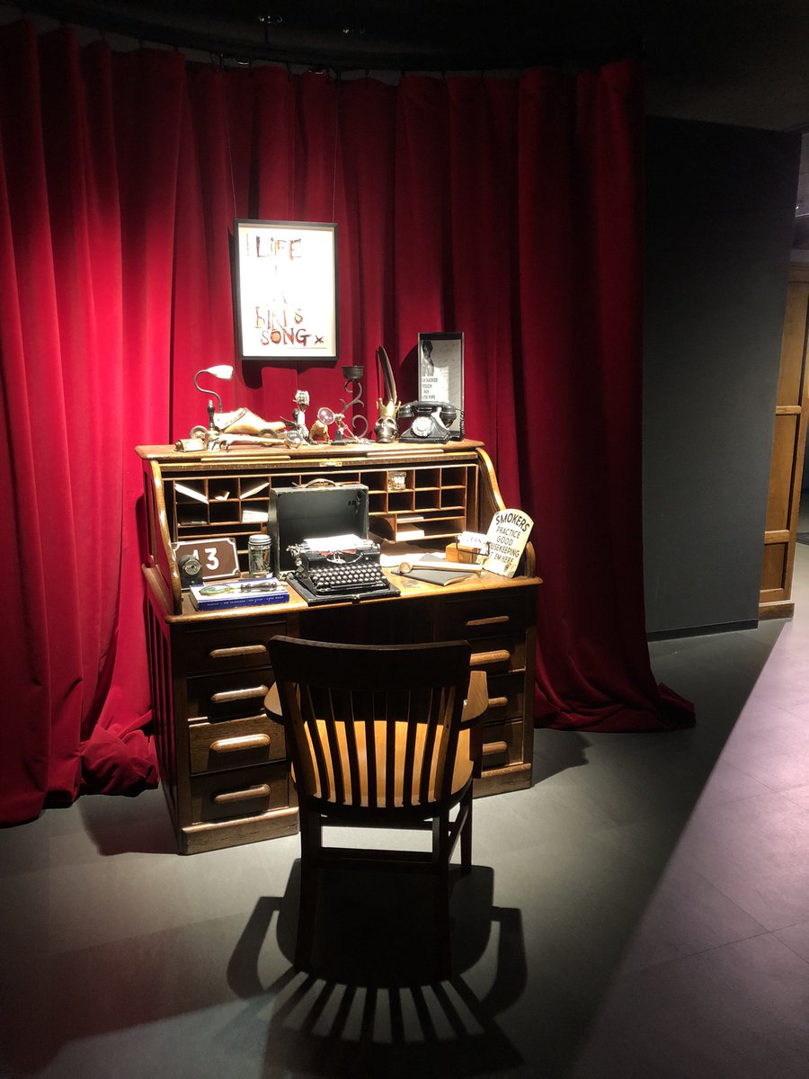 sayacats's tweet photo. He ido a la exposición de JOHNNY DEPP. Me lo he pasado muy bien!!!!#ABunchOfStuffTokyo https://t.co/tFwx0YYlI7
