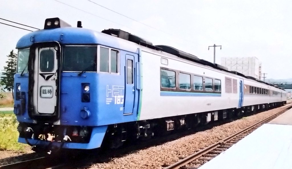 LnY6rs's tweet photo. キハ183系100番台
中間発電機を搭載したキハ184を苗穂の匠で4両を先頭車改造をした100番台
海外譲渡された100番台はまだデビューしてないのが気になってます！ https://t.co/rQSVPyyMS5