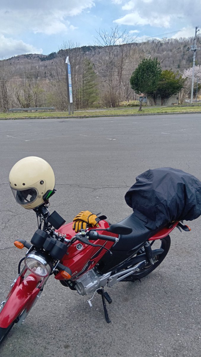 苫小牧から一気に穂別まで。
雲行き怪しい。

カッパ来ているのでいつでも受けて立つ！
