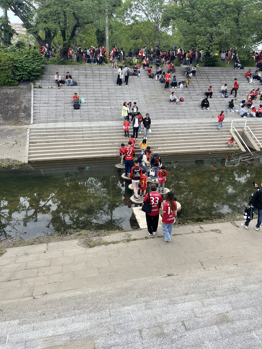 聖地巡礼なう笑

前まで何の変哲もない所やったのにもう観光名所やんw
#名古屋グランパス