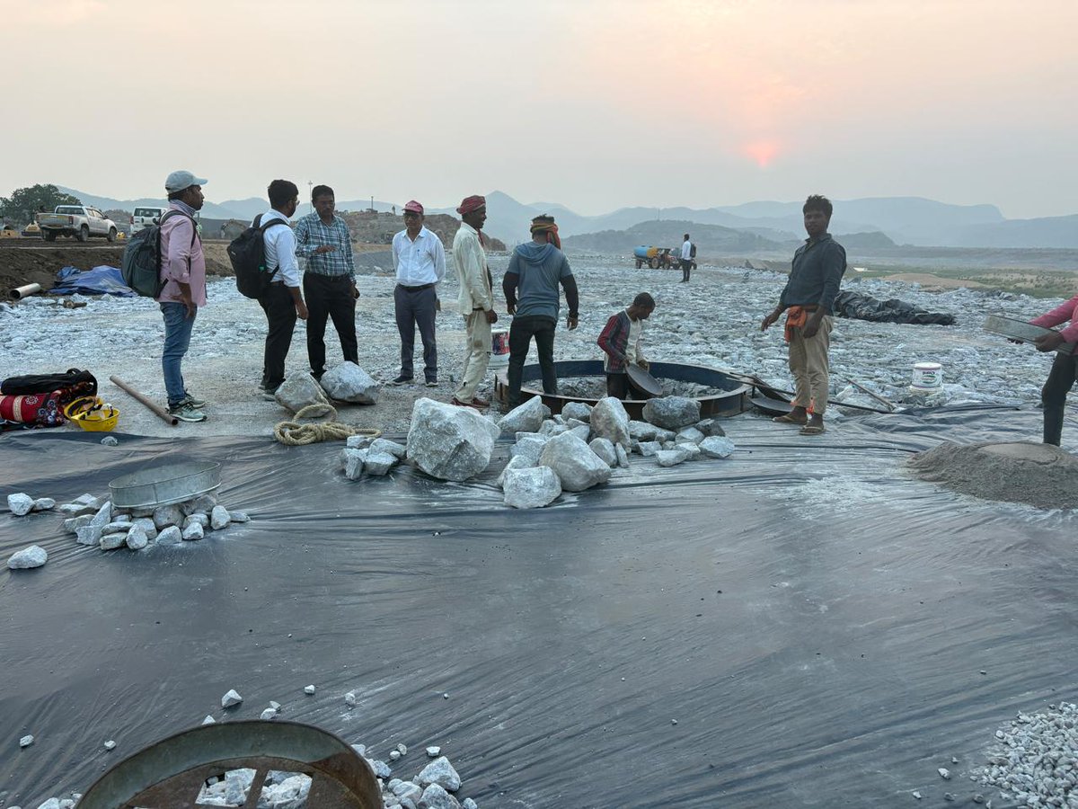 csmrsdelhi's tweet photo. CSMRS Rockfill  team at Polavaram Irrigation Project, Andhra Pradesh on 27th April  2026 and  carried out the Quality Assurance testing  work on filter and Casing  materials of  Main ECRF Dam in GAP-I of Polavaram Irrigation Project.
#CSMRS
#QualityAssurance
#ECRFDam
#GeotechnicalEngineering
#WaterResources #AndhraPradesh