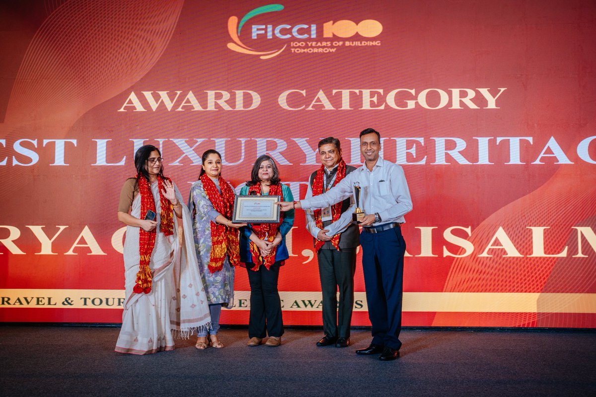 lakshmisharath's tweet photo. And then this happened . At #GITB in Jaipur as a jury member of @ficci_india Travel and Tourism Excellence Awards . Congratulation to all the winners . Grateful to be in such esteemed and inspiring company https://t.co/dPTxWef1m7